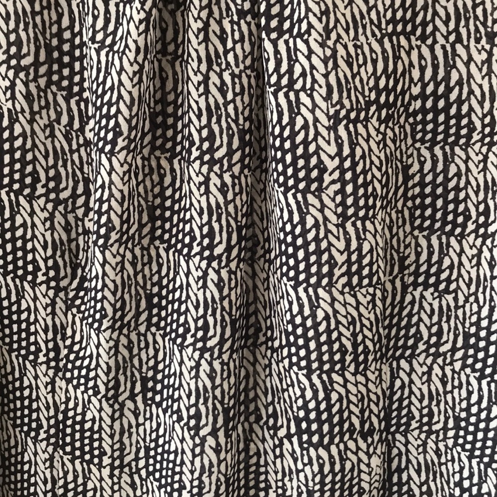 Cabi women’s blouse in size S. Barely worn. - Picture 2 of 4
